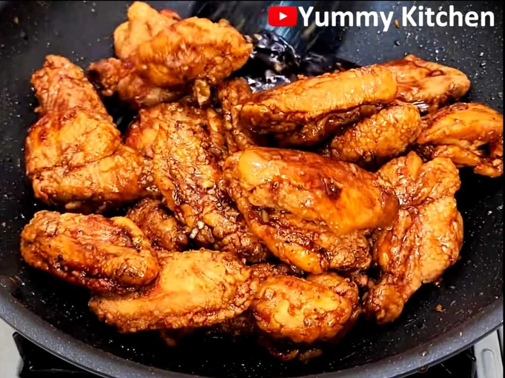 coating chicken wings with sauce