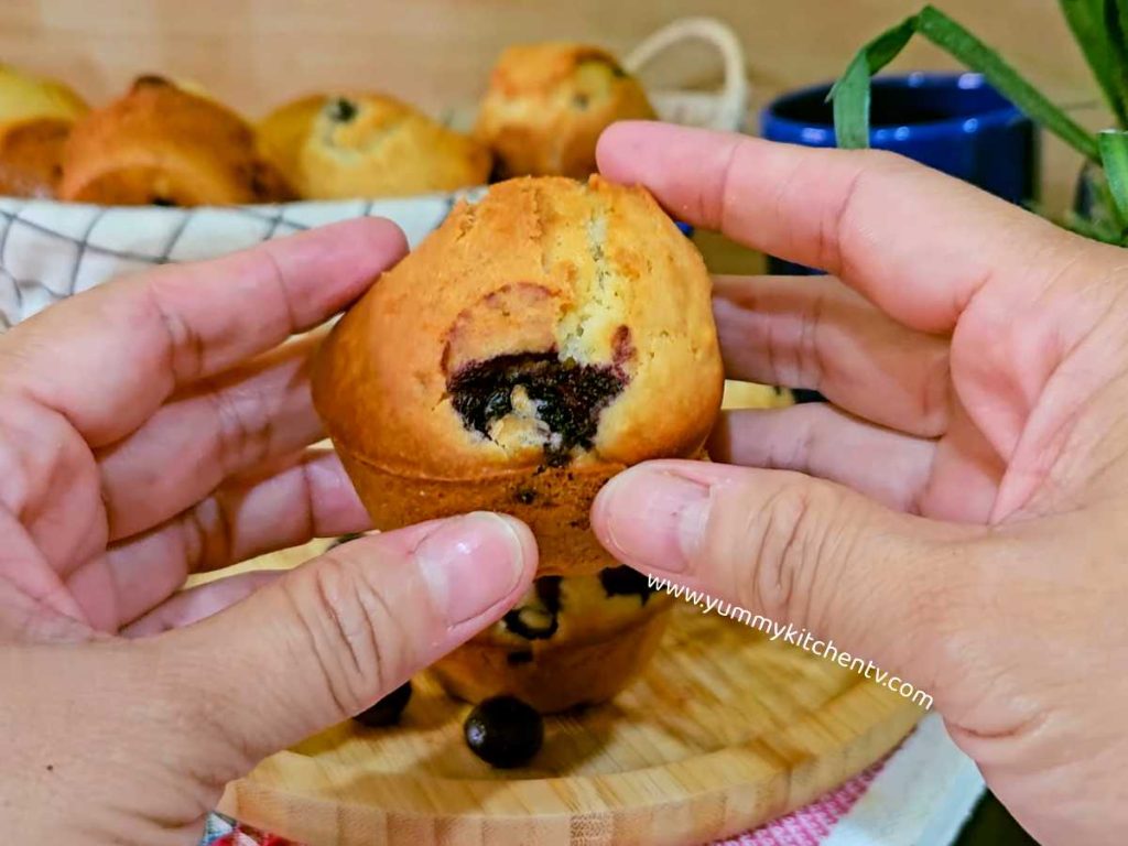 easy buttermilk blueberry muffins