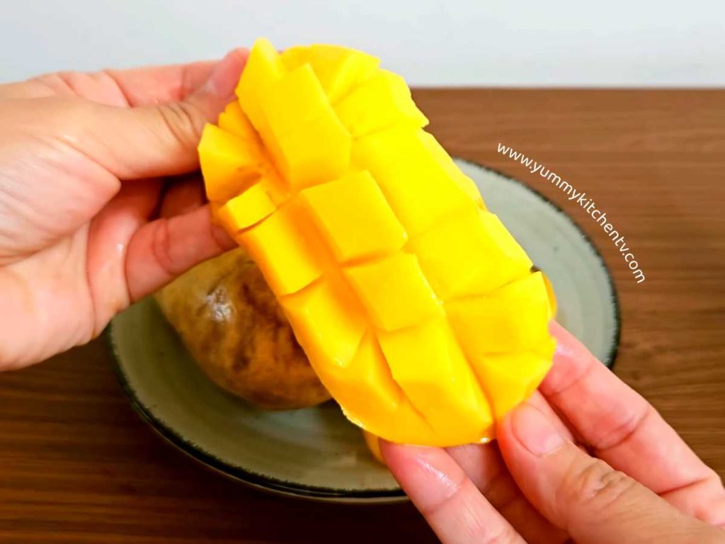 making mango desserts