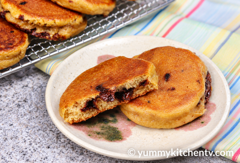 How to Bake Cookies in a Pan – Easy No-Oven Chocolate Chip Cookies