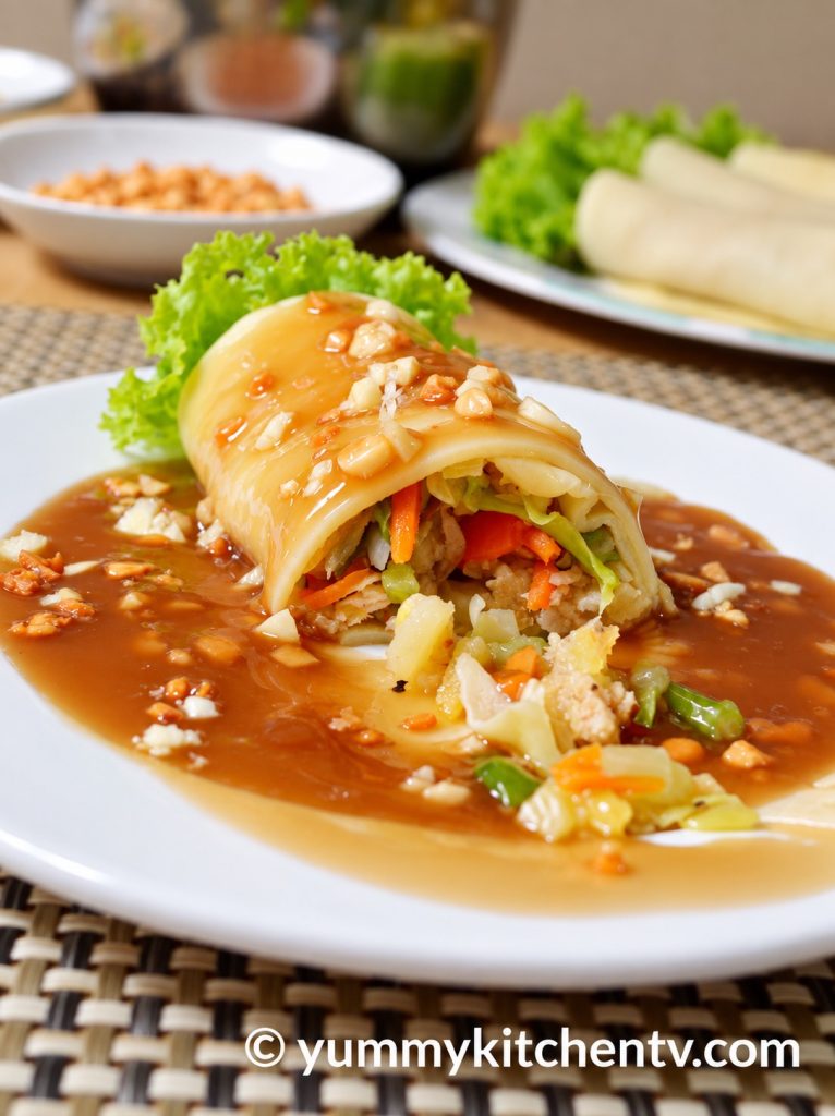 lumping sariwa with sauce