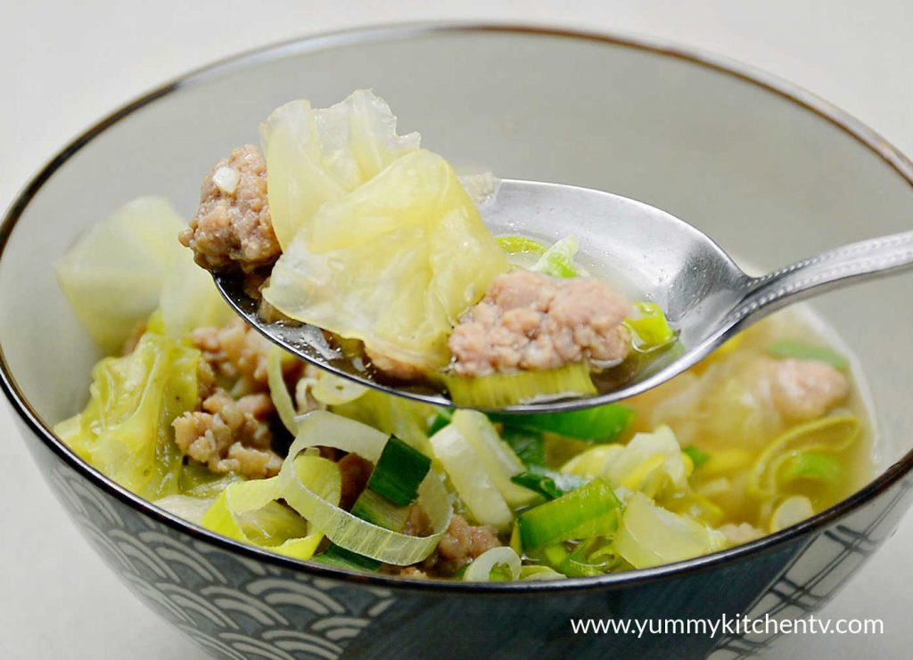 How to make pork soup with cabbage