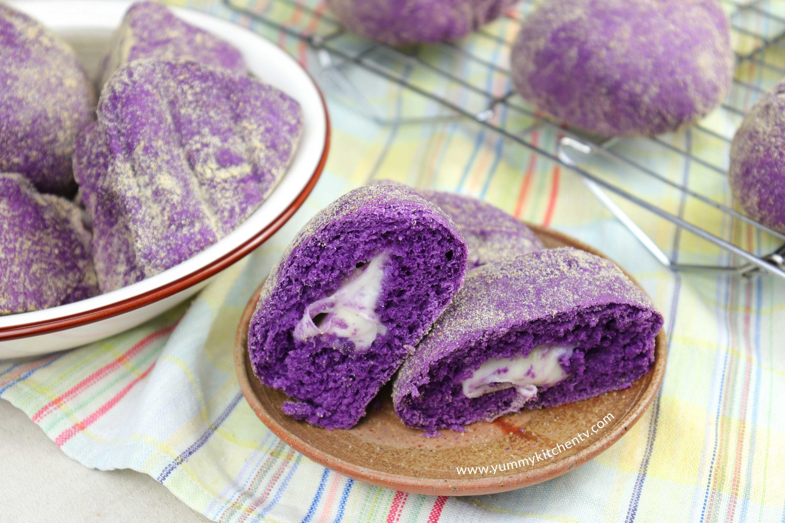 Ube Pandesal No Oven With A Cheesy Surprise Yummy Kitchen