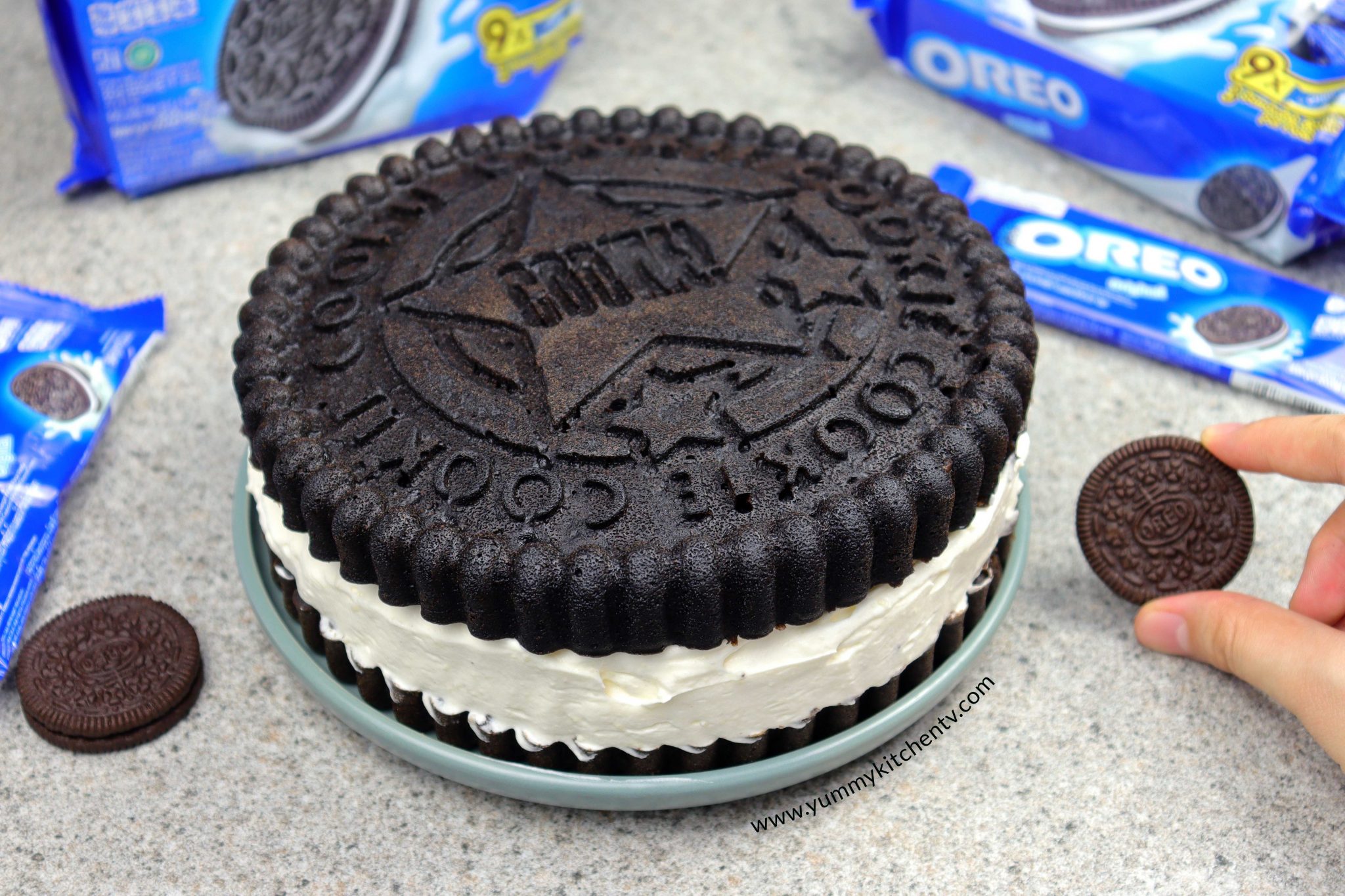 Oreo Cookie Cake -with just 3 ingredients-Yummy Kitchen