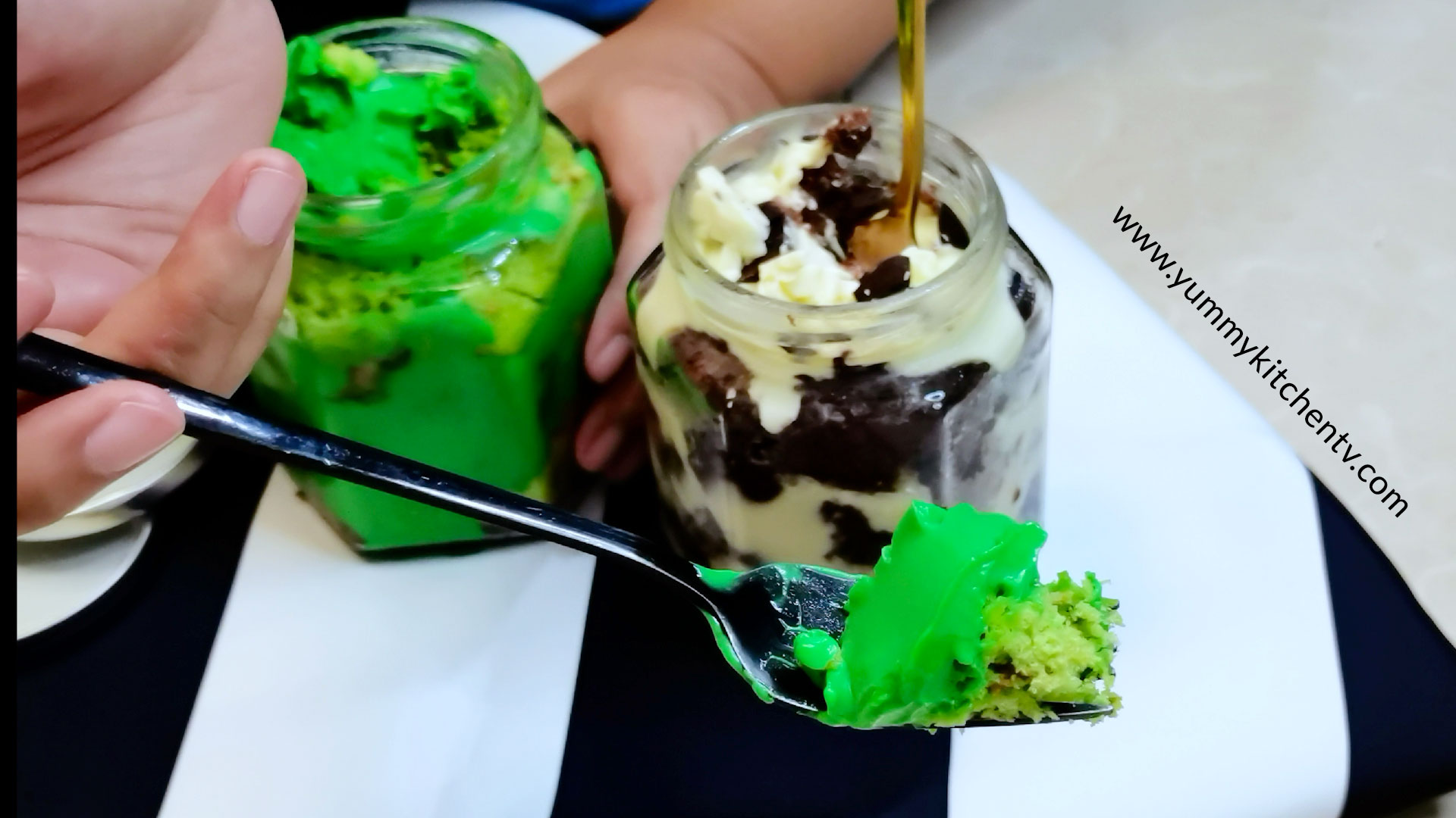 Jar Ice Cream Cake perfect for picnicsYummy Kitchen