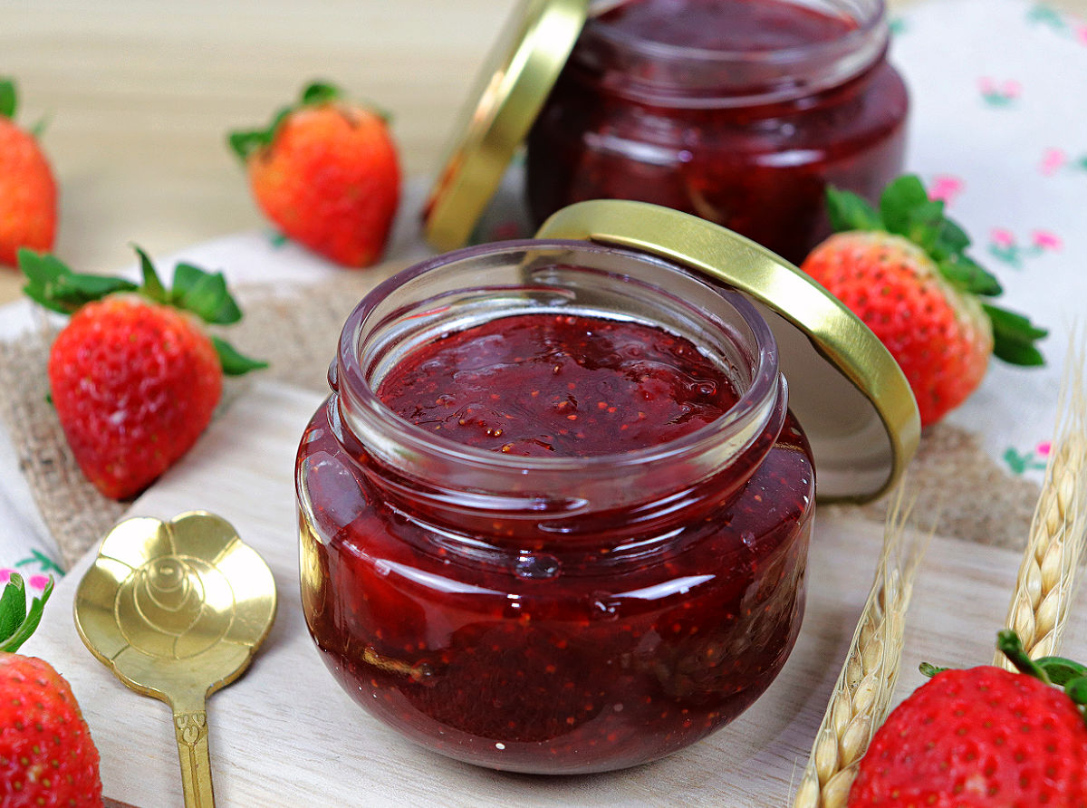 Homemade Strawberry Jam - Yummy Kitchen