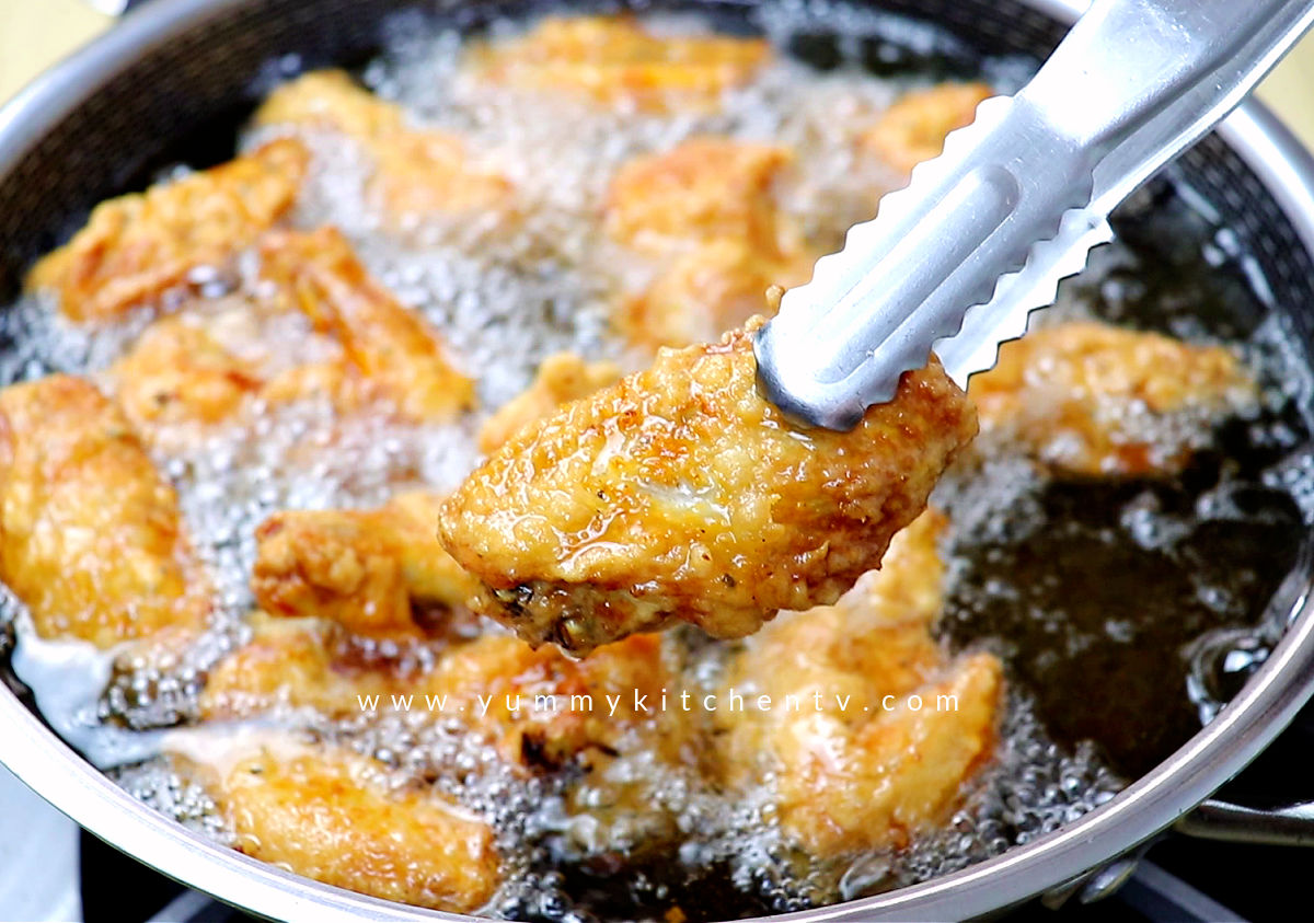 Korean-style Fried Chicken Wings - Yummy Kitchen