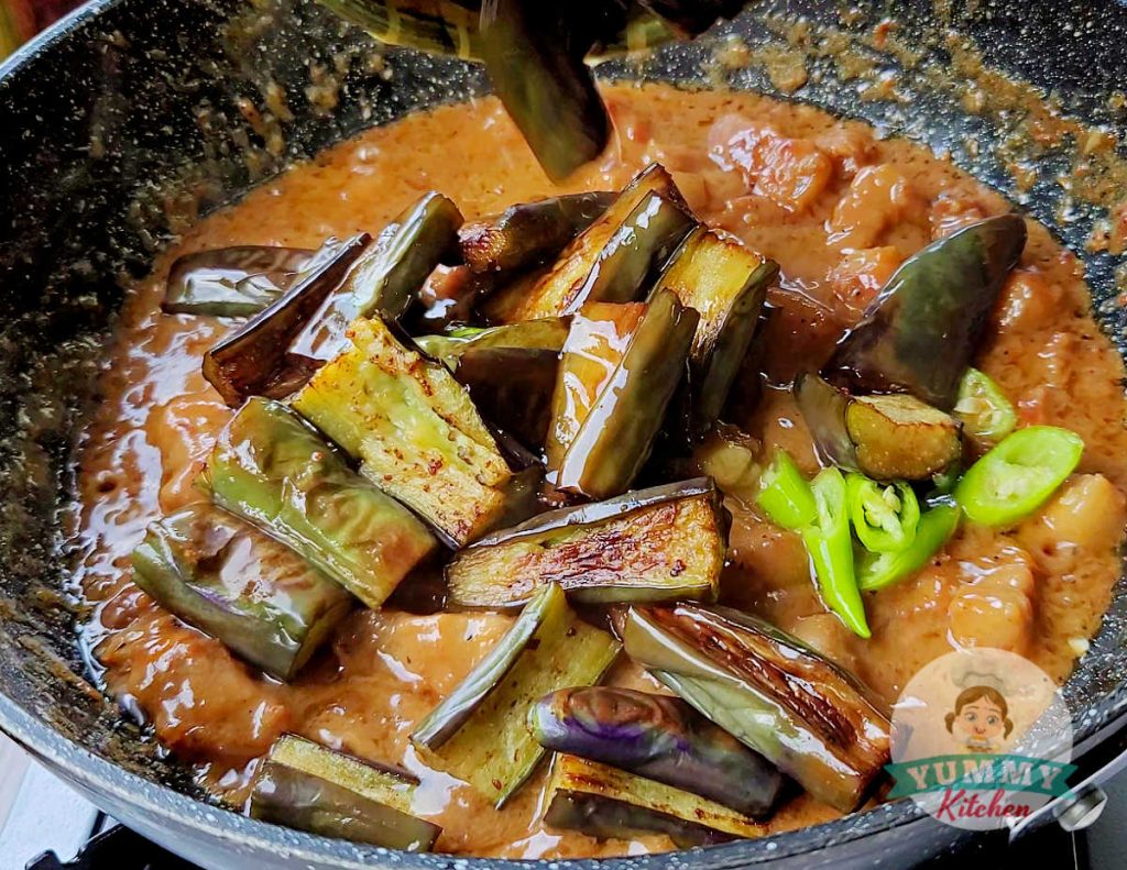 How to cook Pork binagoongan with gata