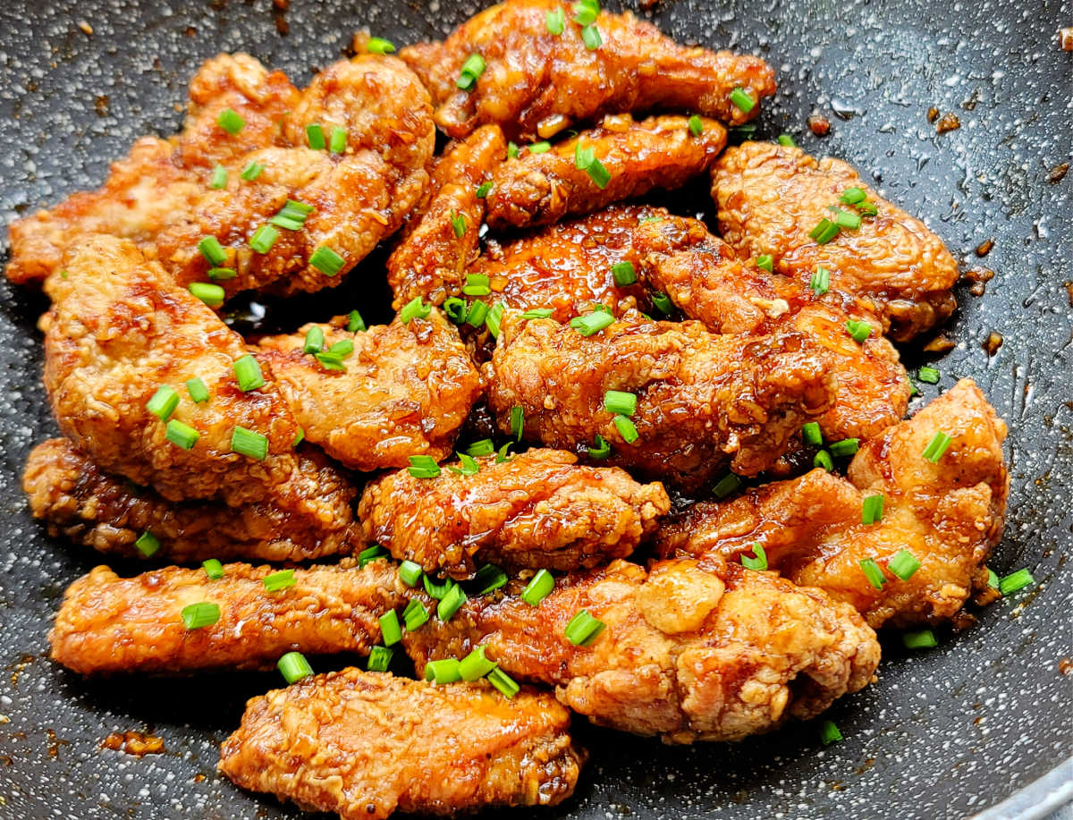 Crispy Garlic Butter Chicken Wings - Yummy Kitchen