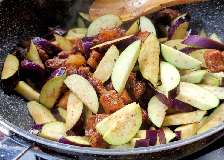 Pork Stir-fry with Eggplant - Yummy Kitchen