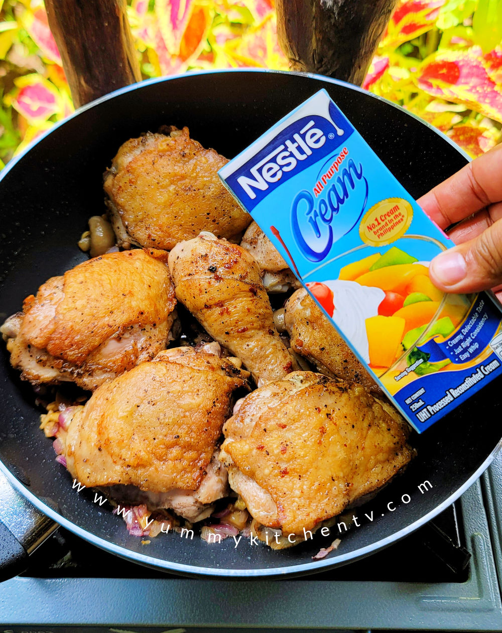 Creamy Mushroom Chicken - Yummy Kitchen