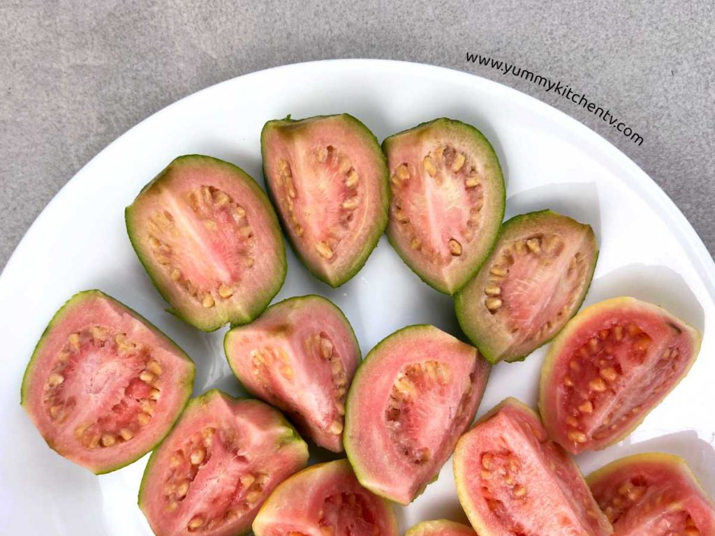 Guava (bayabas) sliced