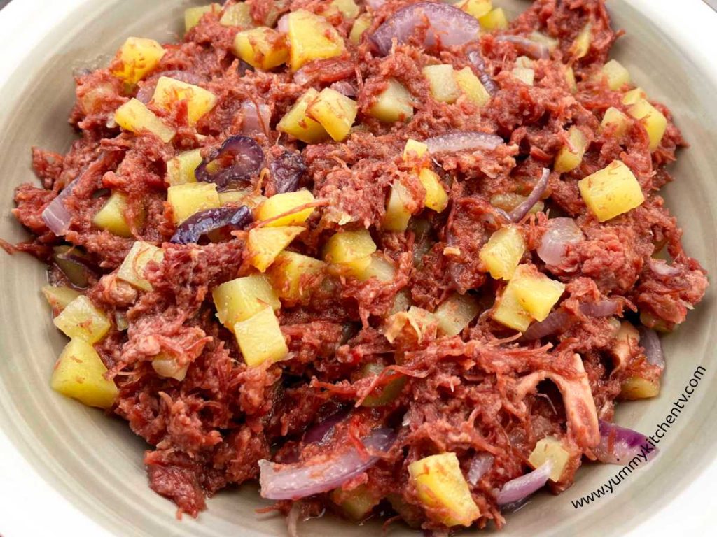 corned beef with potato cubes