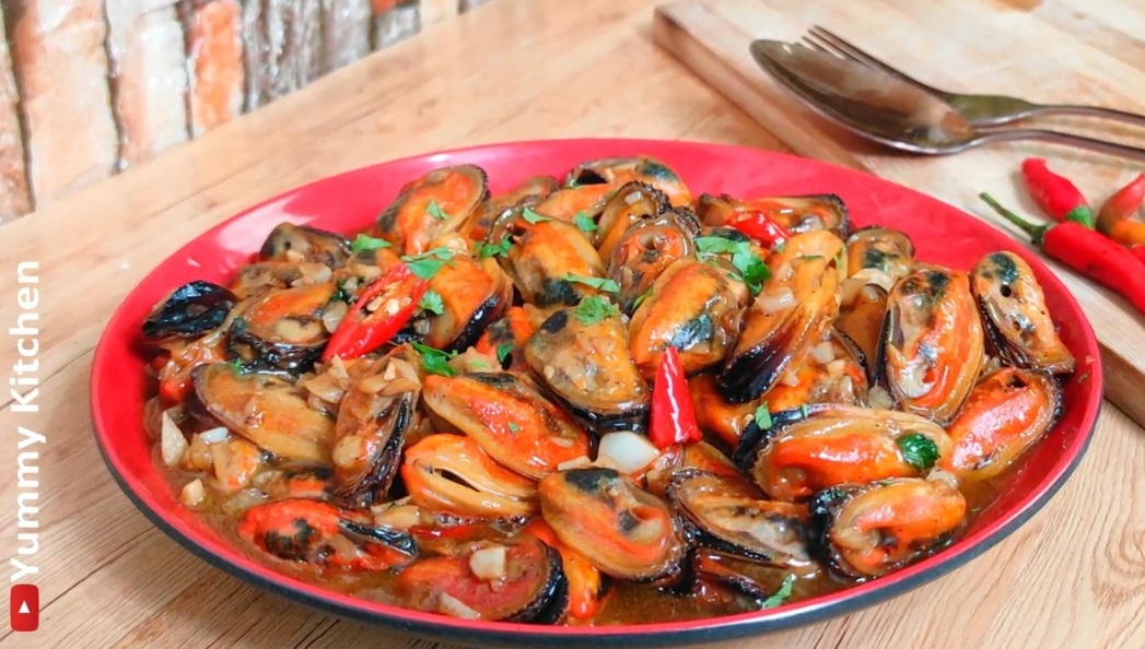 Garlic Buttered Mussels Yummy Kitchen