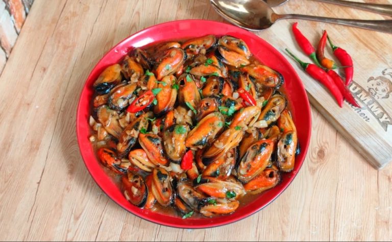 Garlic Buttered Mussels