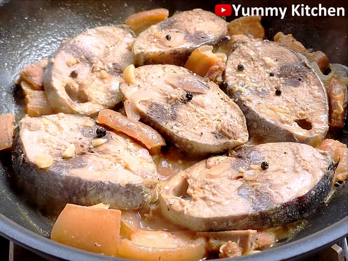 Paksiw na Tambakol sa Gata - Filipino Soured Tuna recipe - Yummy Kitchen