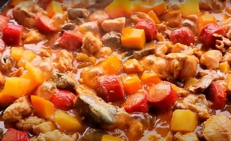 Chicken Menudo Recipe - A one pan Filipino-Spanish chicken dish - Yummy ...