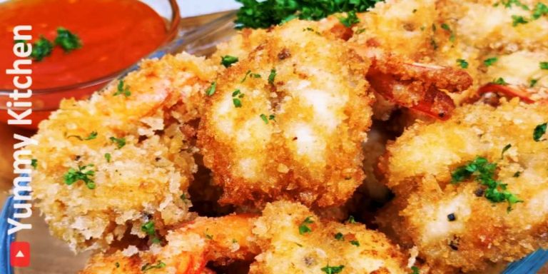 Crispy butterfly shrimp with golden breading served with dipping sauce – fried seafood appetizer perfect for parties or seafood lovers