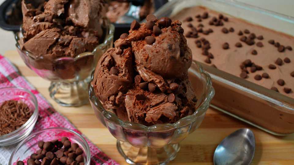 homemade chocolate ice cream