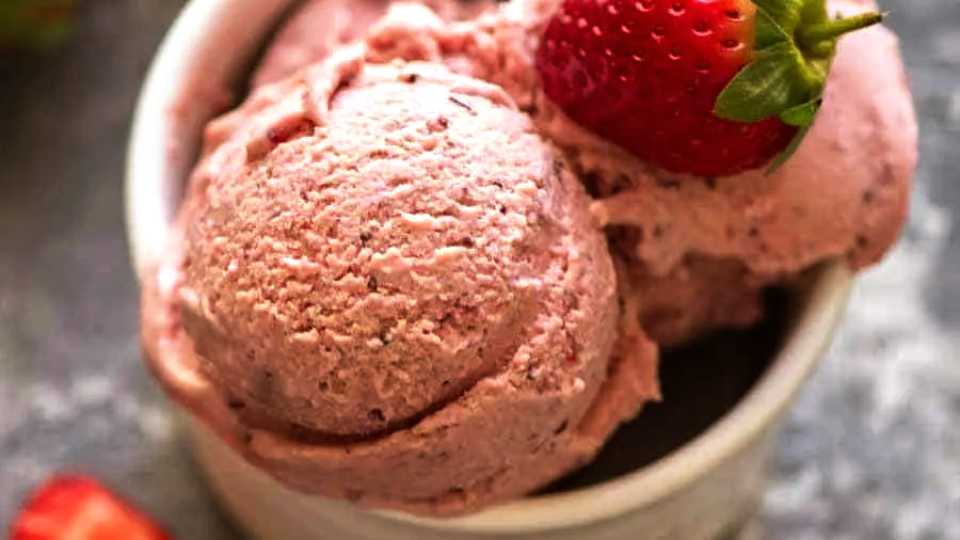 homemade strawberry ice cream recipe