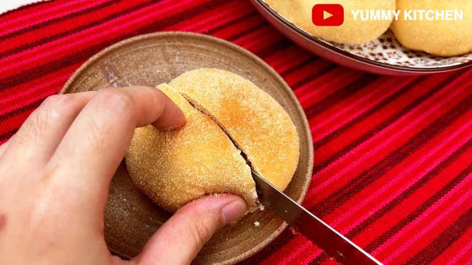 pandesal with corned beef filling