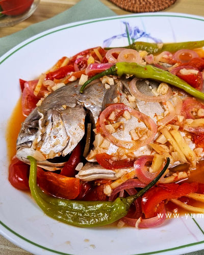 Pinangat na Pompano ( Sour stewed Pompano )