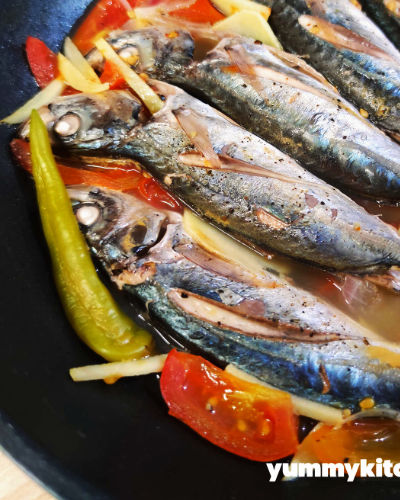 Pinangat na Isda ( Sour Stewed Galunggong )