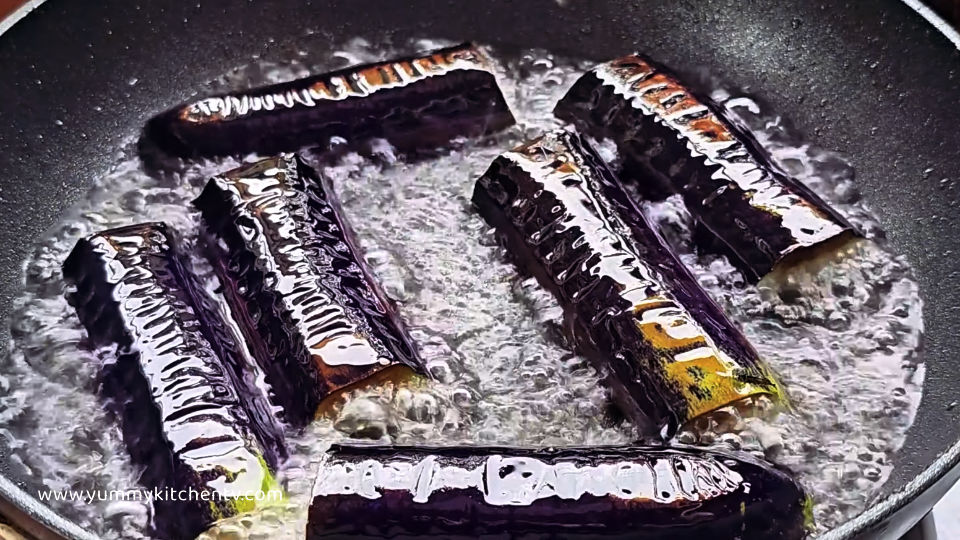 pork binagoongan talong